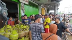 Antrean Panjang Di Pangkalan LPG 3 KG Membludak,SMSI Bondowoso Minta Pemerintah Turun Tangan