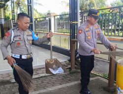 Masjid Bersinar, Polsek Cermee Gelar Kegiatan Bersih-bersih di Masjid Nurut Taqwa