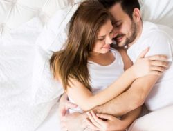 Pahala Berhubungan Badan Suami Istri Saat Ramadan