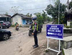 Polres Bondowoso Maksimalkan Pengaturan Lalu Lintas Pasca Putusnya Jembatan Sukowiryo