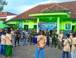 Sub Detasemen Polisi Militer V/3-6 Bondowoso Gandeng Club CB Bagikan Takjil Dan Santunan Anak Yatim