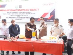 Sinergi Tiga Pilar Penegak Hukum, Polres Bondowoso Bersama Kejari Gelar Pemusnahan Barang Bukti Inkrah