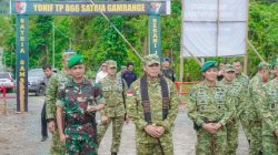 Kol Inf Rinto Wijaya mendampingi Pangdam XV/Patimura Kunjungan Kerja ke Marsheling Area YONIF TP 866/SG