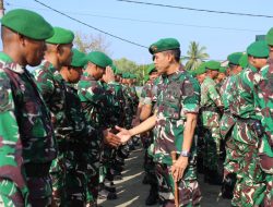 Kol Inf Rinto Wijaya menerima warga Baru Brigif TP 28/Bari Fola