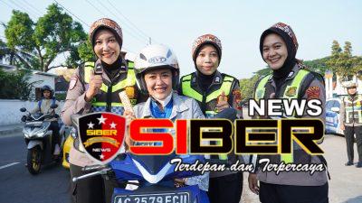 Hari Kartini, Srikandi Lantas Kediri Edukasi Safety Riding dan Bagikan Helm untuk Ojol Wanita