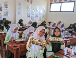 Siswa Antusias Nikmati Makan Bergizi Gratis dari SPPG Koncer Kidul Bondowoso