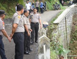 Pastikan Mobilitas Lancar, Kapolres Bondowoso Tinjau Kondisi Jembatan Gentong