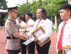 Ungkap Cepat Kasus Pengeroyokan, Sembilan Personel Polres Nganjuk Diganjar Penghargaan Kapolres