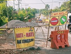 Proyek tanpa Papan Informasi kegiatan menjadi Sorotan Awak media dan LSM di Jalan Nasional, tepatnya Utara Terminal Wonorejo Lumajang.