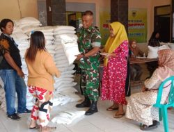 Sinergi TNI dan Bulog, Babinsa Tenggarang Sukseskan Penyaluran Bantuan Pangan