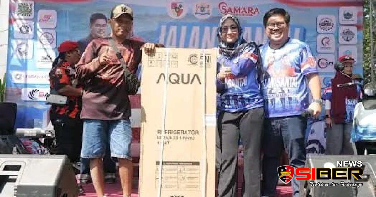 Peringati HUT RI Ke 81 Agus Dan Ratih Adakan Jalan-jalan Santai