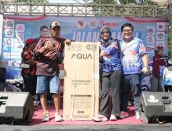 Peringati HUT RI Ke 81 Agus Dan Ratih Adakan Jalan-jalan Santai