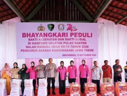 Menjaga Napas Pesisir: HKGB ke-74 Bhayangkari Jatim di Pulau Santen