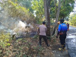 Sinergi Polres Bondowoso dan Tim Gabungan Padamkan Karhutla di Kawasan Wisata Black Lava Ijen