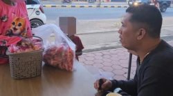 Potret Anak di Bawah Umur Asal Panji Menyambung Hidup Berjualan Makanan Ringan di Jalan Pantura Situbondo